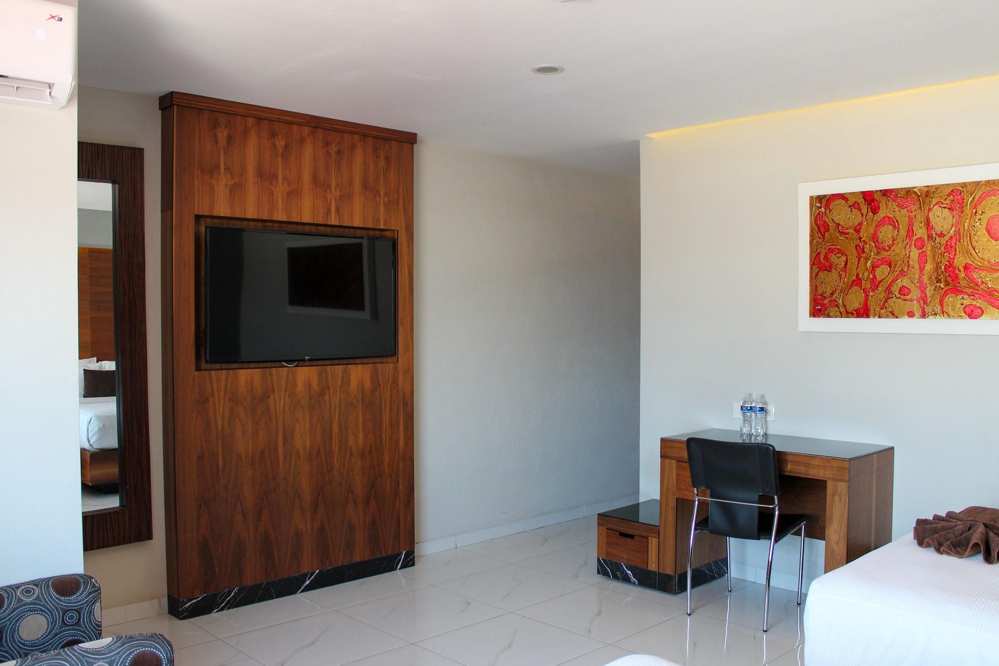 Dali Plaza Ejecutivo Hotel 4*