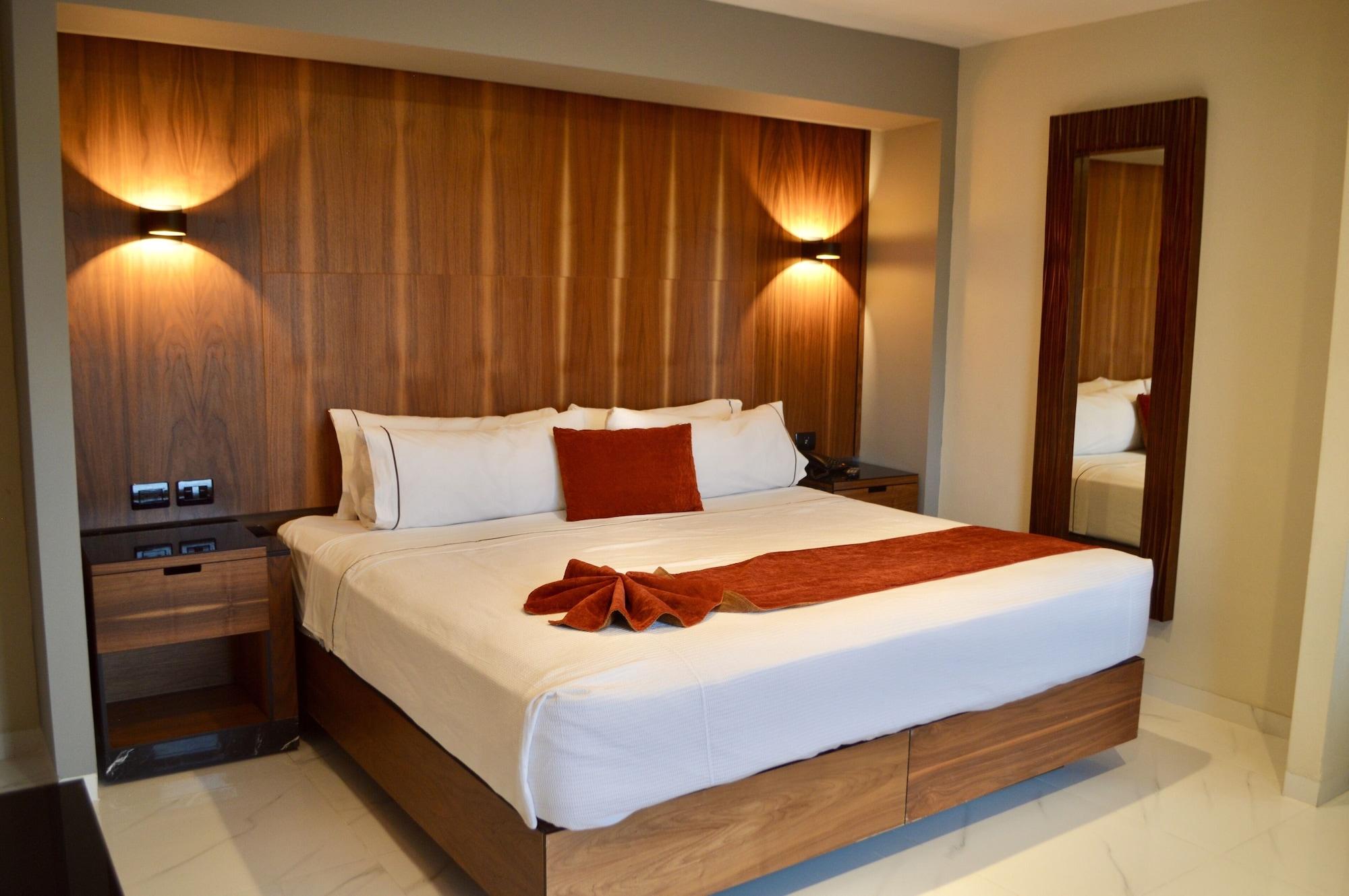 Dali Plaza Ejecutivo Hotel 4*