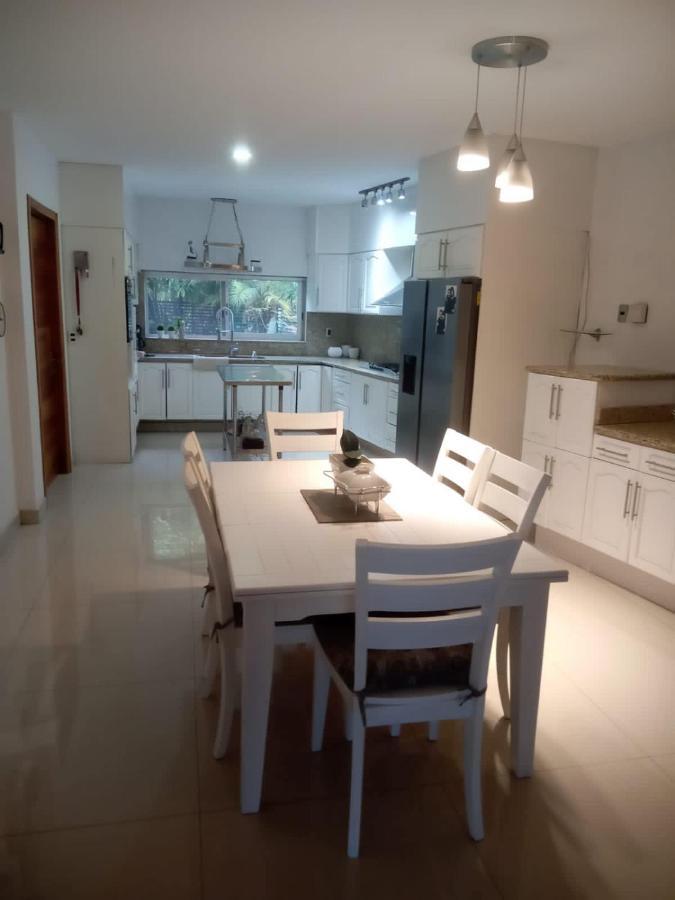 Casa Serena - Casa De Huespedes Homestay