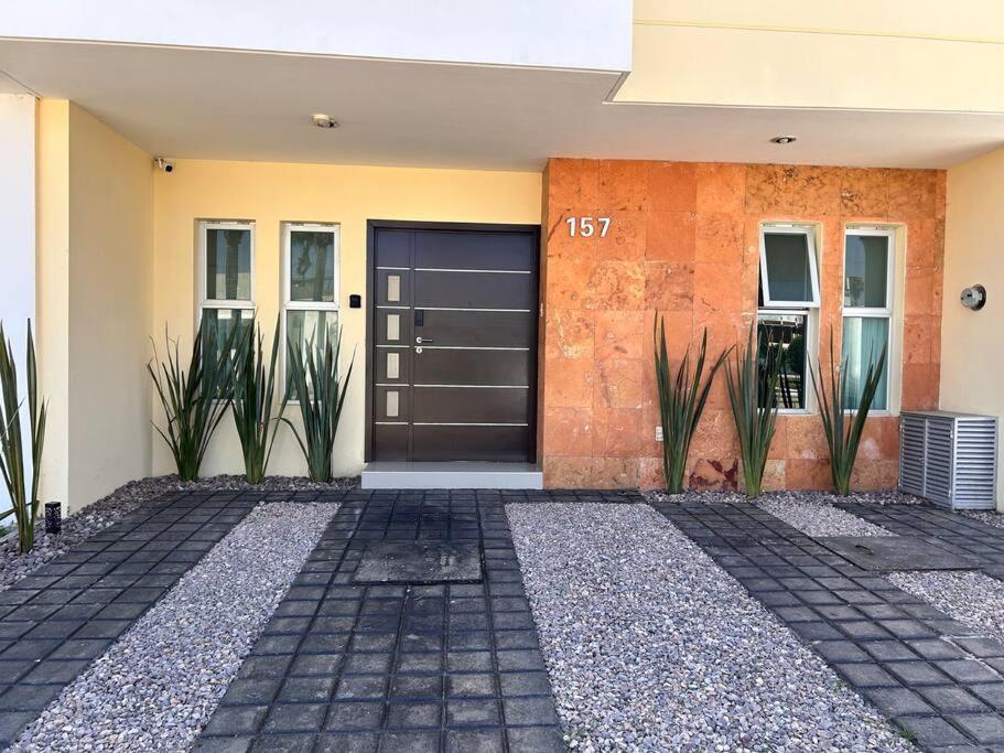 Casa de férias Casa Bon Ubicada En Nueva Galicia Residencial, Es Propiedad Completa Al Sur De La Ciudad Que Te Ofrece Modernidad, Espacio, Tranquilidad, Cuenta Con 4 Recamaras 3 Banos Completos Y 2 Cajones De Estacionamiento Privados
