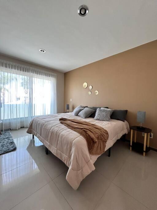 Casa Bon Ubicada En Nueva Galicia Residencial, Es Propiedad Completa Al Sur De La Ciudad Que Te Ofrece Modernidad, Espacio, Tranquilidad, Cuenta Con 4 Recamaras 3 Banos Completos Y 2 Cajones De Estacionamiento Privados Casa de férias Guadalajara
