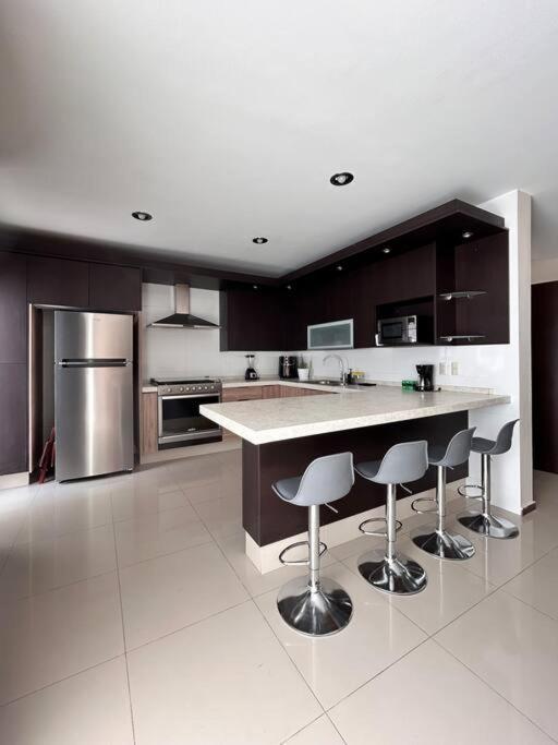Casa de férias Casa Bon Ubicada En Nueva Galicia Residencial, Es Propiedad Completa Al Sur De La Ciudad Que Te Ofrece Modernidad, Espacio, Tranquilidad, Cuenta Con 4 Recamaras 3 Banos Completos Y 2 Cajones De Estacionamiento Privados