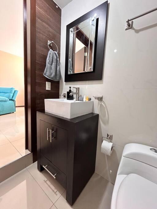 Casa de férias Casa Bon Ubicada En Nueva Galicia Residencial, Es Propiedad Completa Al Sur De La Ciudad Que Te Ofrece Modernidad, Espacio, Tranquilidad, Cuenta Con 4 Recamaras 3 Banos Completos Y 2 Cajones De Estacionamiento Privados *