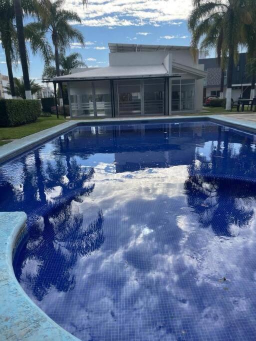 Casa Bon Ubicada En Nueva Galicia Residencial, Es Propiedad Completa Al Sur De La Ciudad Que Te Ofrece Modernidad, Espacio, Tranquilidad, Cuenta Con 4 Recamaras 3 Banos Completos Y 2 Cajones De Estacionamiento Privados Casa de férias *