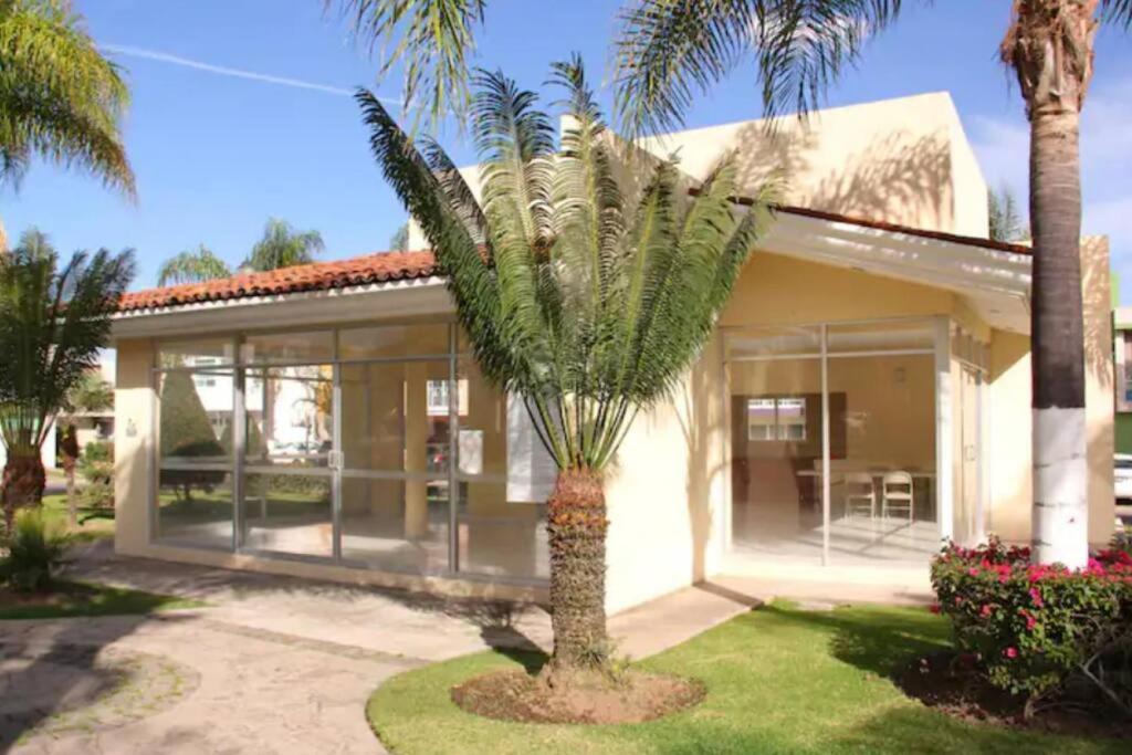 Casa Bon Ubicada En Nueva Galicia Residencial, Es Propiedad Completa Al Sur De La Ciudad Que Te Ofrece Modernidad, Espacio, Tranquilidad, Cuenta Con 4 Recamaras 3 Banos Completos Y 2 Cajones De Estacionamiento Privados Casa de férias