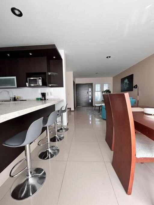 Casa Bon Ubicada En Nueva Galicia Residencial, Es Propiedad Completa Al Sur De La Ciudad Que Te Ofrece Modernidad, Espacio, Tranquilidad, Cuenta Con 4 Recamaras 3 Banos Completos Y 2 Cajones De Estacionamiento Privados Casa de férias Guadalajara