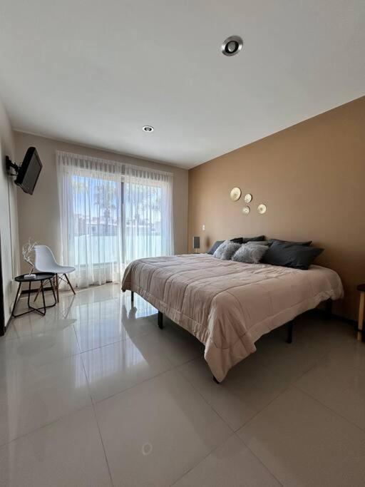 Casa Bon Ubicada En Nueva Galicia Residencial, Es Propiedad Completa Al Sur De La Ciudad Que Te Ofrece Modernidad, Espacio, Tranquilidad, Cuenta Con 4 Recamaras 3 Banos Completos Y 2 Cajones De Estacionamiento Privados Casa de férias *