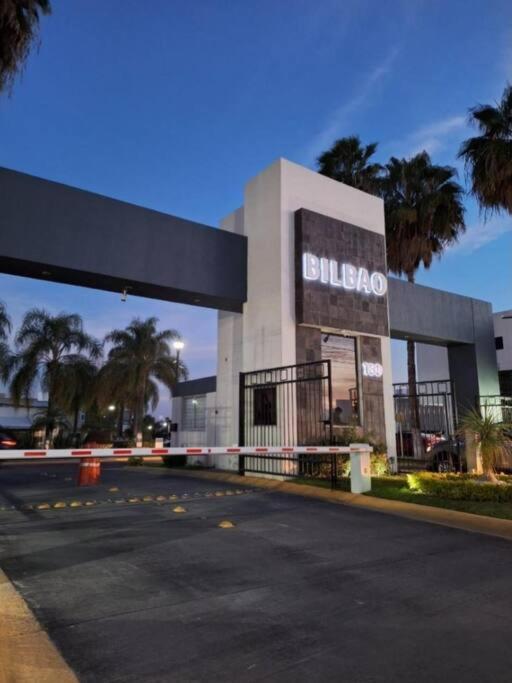 Casa Bon Ubicada En Nueva Galicia Residencial, Es Propiedad Completa Al Sur De La Ciudad Que Te Ofrece Modernidad, Espacio, Tranquilidad, Cuenta Con 4 Recamaras 3 Banos Completos Y 2 Cajones De Estacionamiento Privados Casa de férias *