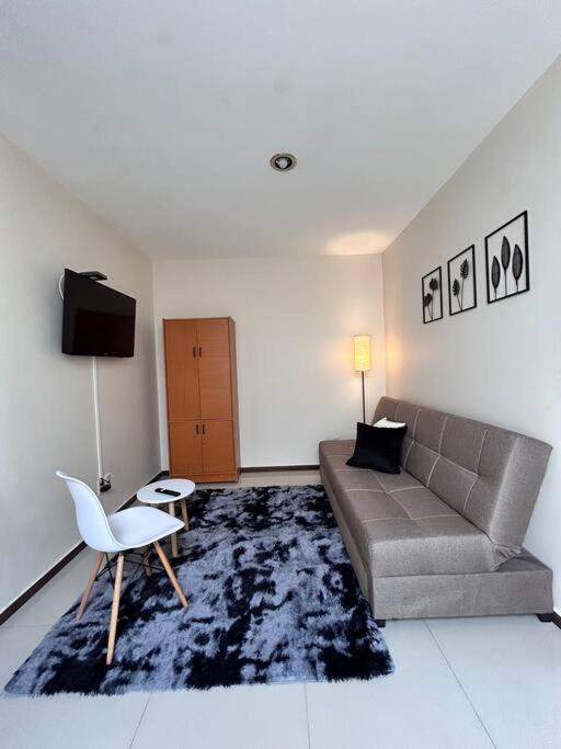 Casa de férias Casa Bon Ubicada En Nueva Galicia Residencial, Es Propiedad Completa Al Sur De La Ciudad Que Te Ofrece Modernidad, Espacio, Tranquilidad, Cuenta Con 4 Recamaras 3 Banos Completos Y 2 Cajones De Estacionamiento Privados Guadalajara