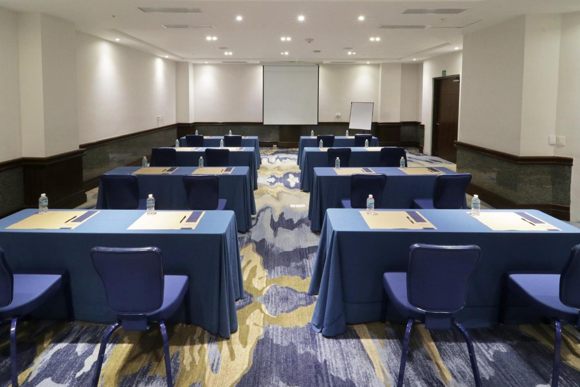 Indigo Expo By Ihg 4*