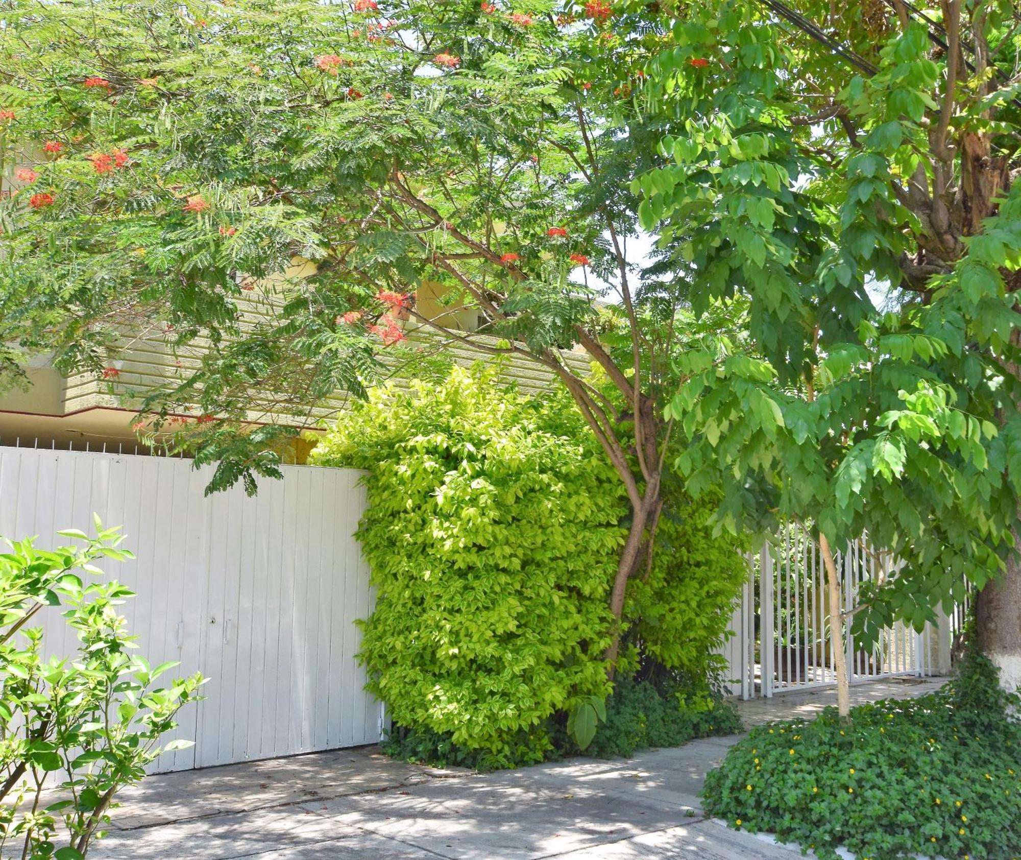 Dickinson Guest House, Guadalajara Expo 3*