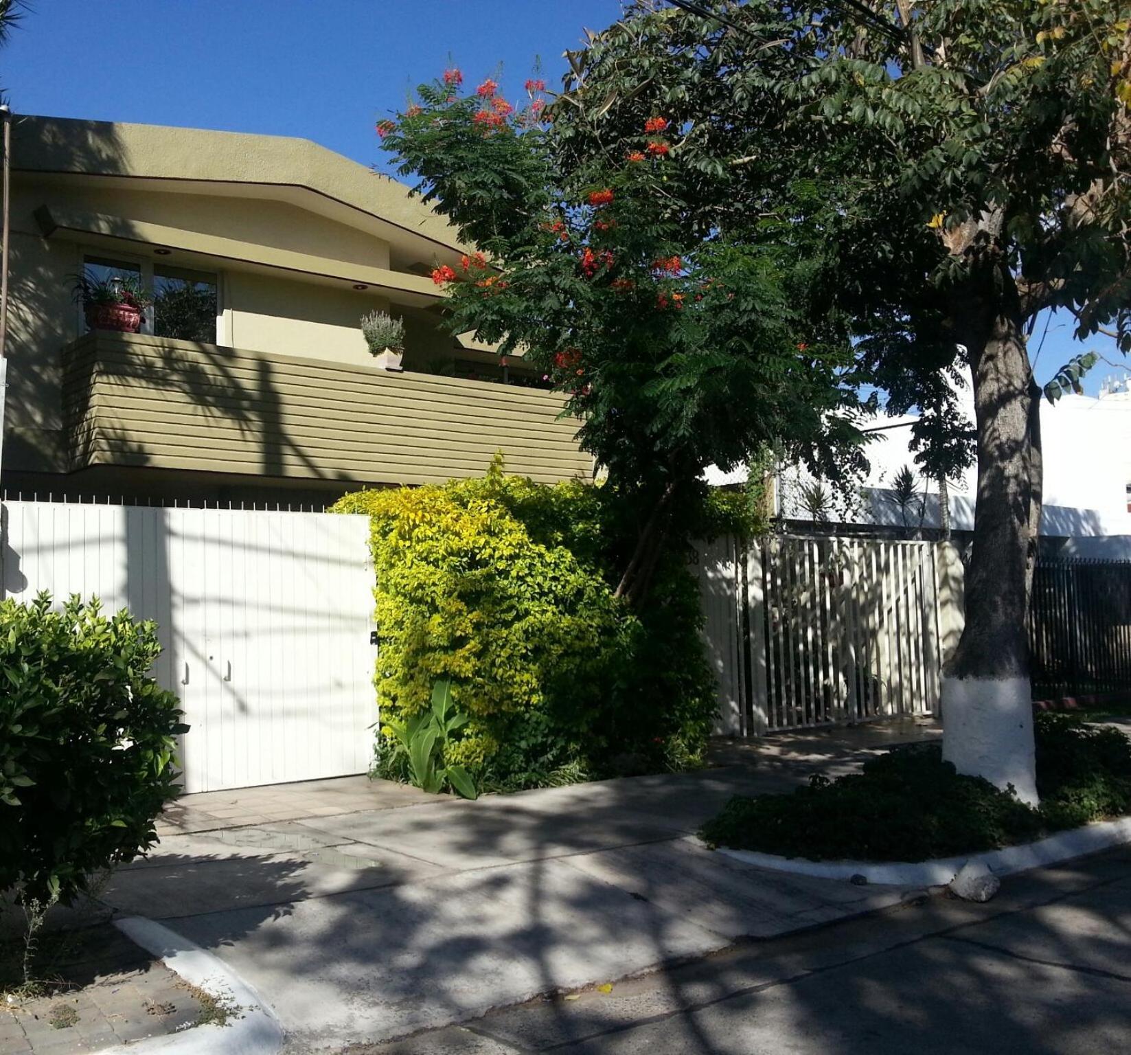 Dickinson Guest House, Guadalajara Expo 3*