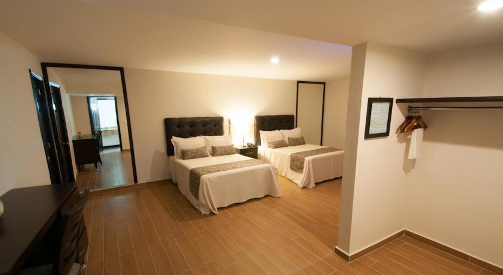 Hotel Country & Guadalajara