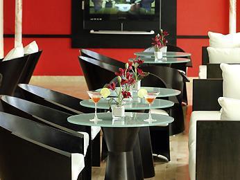 Ibis Expo Hotel 3*