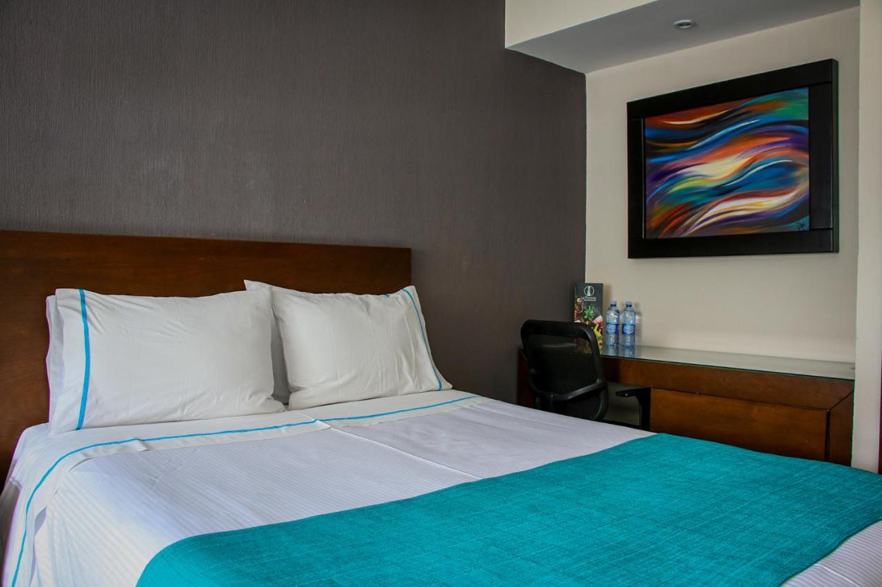 Hotel Country & Guadalajara