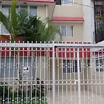 Amplia Casa En Jardines Alcalde