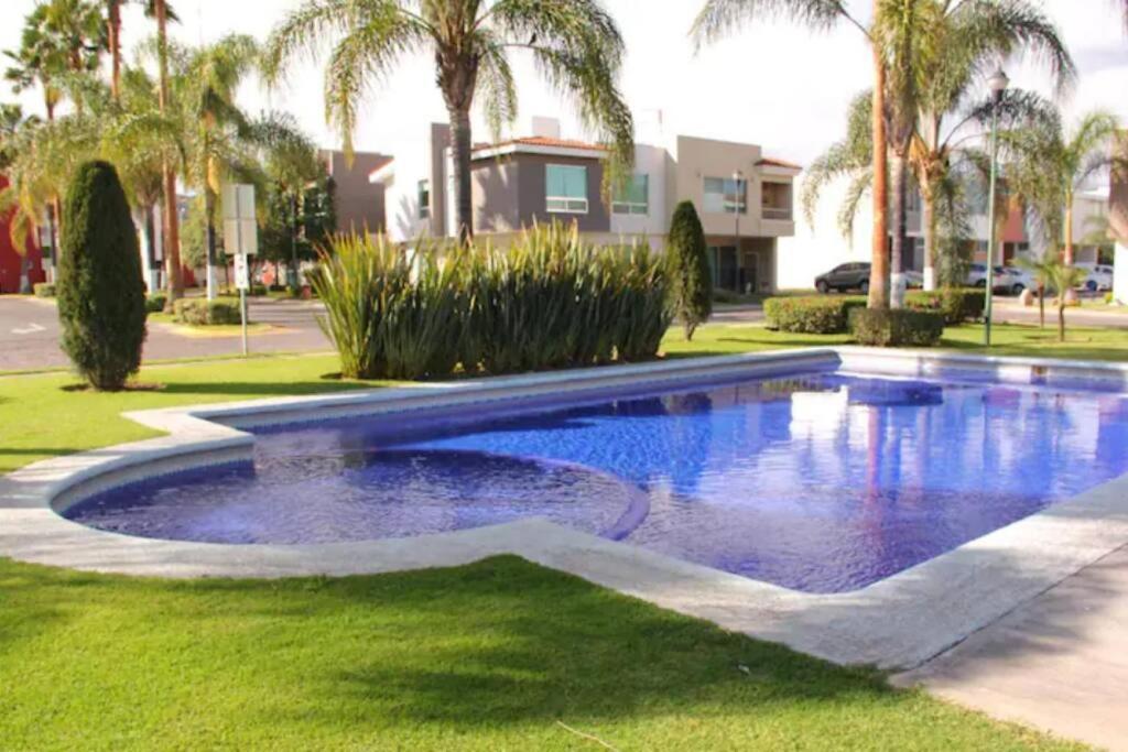 Casa Bon Ubicada En Nueva Galicia Residencial, Es Propiedad Completa Al Sur De La Ciudad Que Te Ofrece Modernidad, Espacio, Tranquilidad, Cuenta Con 4 Recamaras 3 Banos Completos Y 2 Cajones De Estacionamiento Privados Holiday home