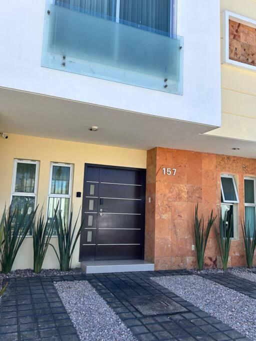 Holiday home Casa Bon Ubicada En Nueva Galicia Residencial, Es Propiedad Completa Al Sur De La Ciudad Que Te Ofrece Modernidad, Espacio, Tranquilidad, Cuenta Con 4 Recamaras 3 Banos Completos Y 2 Cajones De Estacionamiento Privados