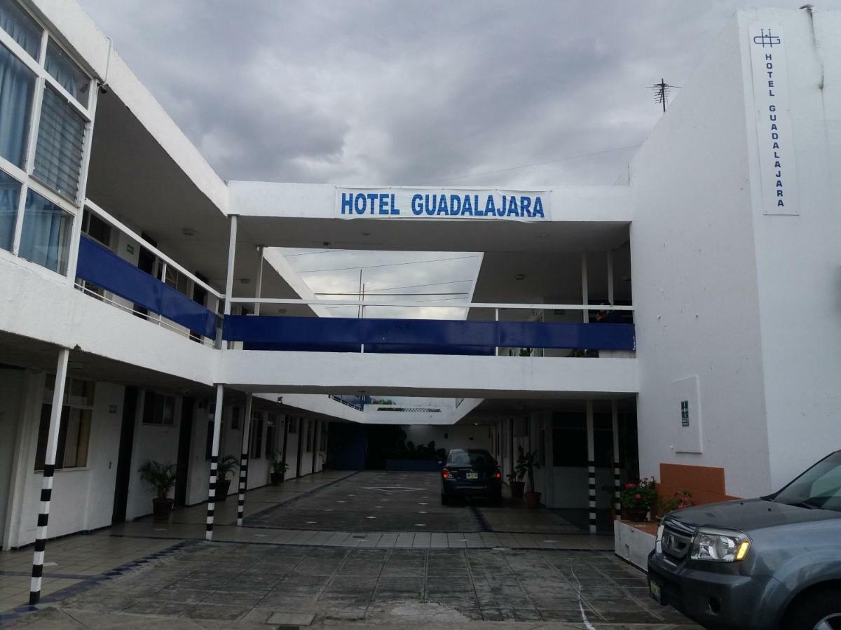 Junto Glorieta La Minerva Guadalajara